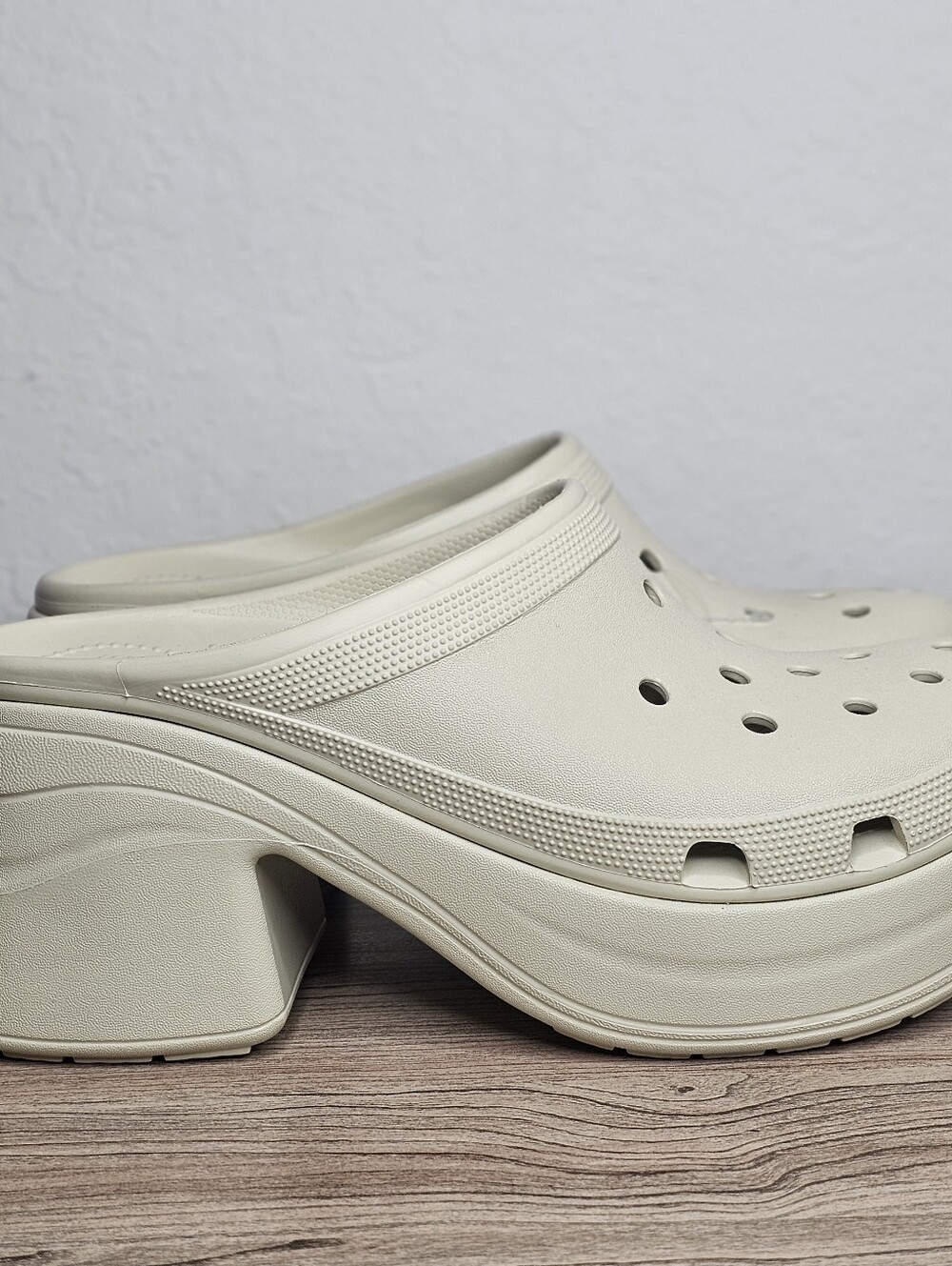Crocs Siren Clogs Platform Heels Bone Women’s 13 / Men’s 12 NWOB